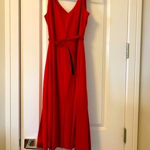 Julia Jordan red crepe belted formal gown.